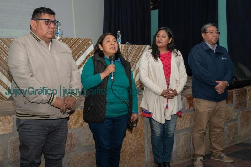 Presentaron el proyecto de ciclovía/bicisenda entre Maimará y Tilcara 2 Natalia Lamas presentando el proyeto en Tilcara. Presentaron el proyecto de ciclovia bicisenda entre Maimara y Tilcara